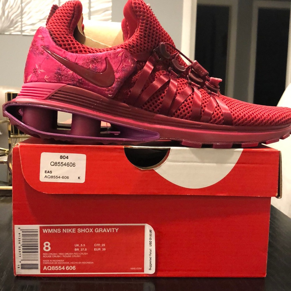 Brand new NEVER worn - women’s Nike shox